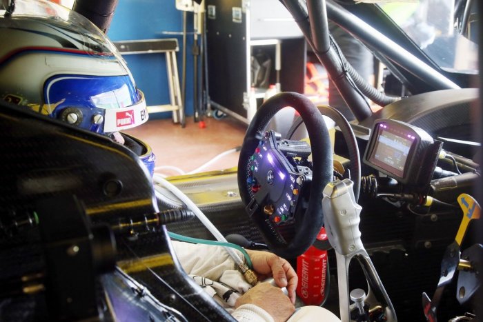 zanardi_in_car_m4dtm.thumb.jpg.7ade30a196cc0847262d79730f9cbe7f.jpg