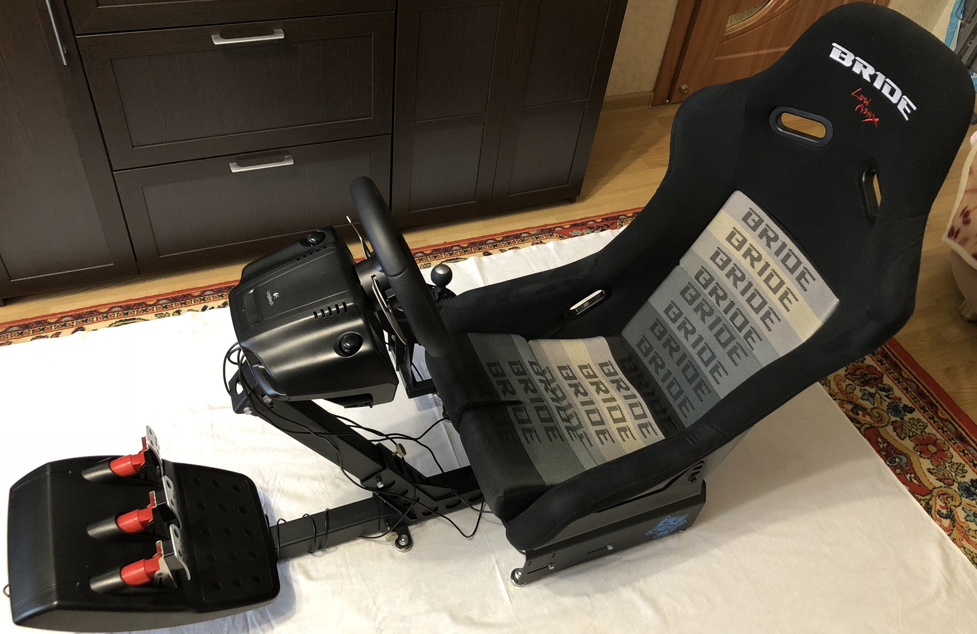 Полуковш для симрейсинга Bride Giass Low Max Carbon Alcantara