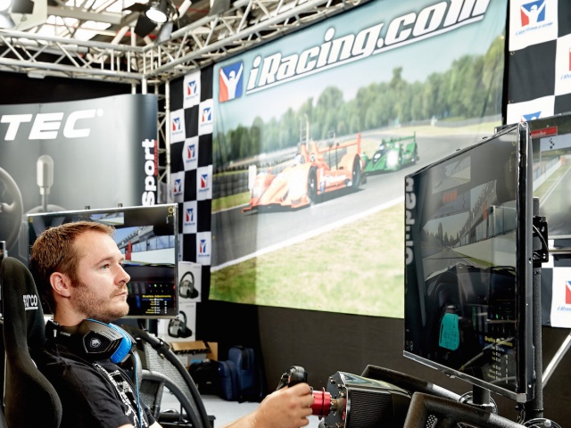 SimRacing EXPO стенд компании iRacing