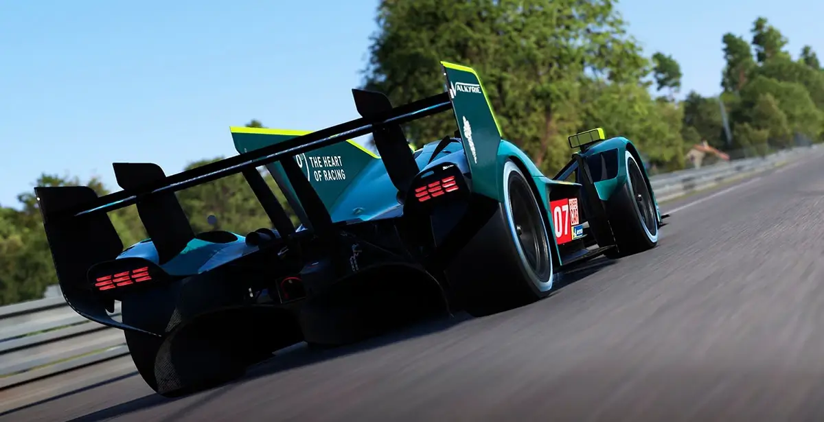 Обзор Le Mans Ultimate v1.0: Aston Martin Valkyrie AMR LMH Hypercar: чистая гоночная душа
